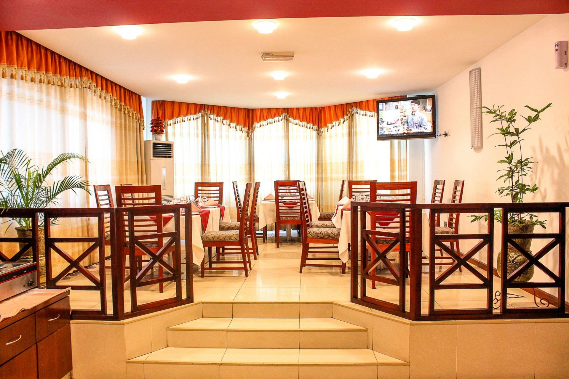 Maxlot Hotel Accra-Restaurant